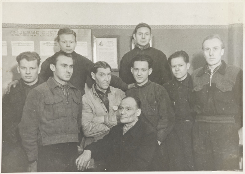 Tallinna vagunijaoskond: laudsepa tsehhi töötajad, 1957.