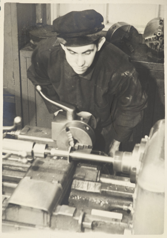 Tallinna vagunijaoskond: treial Sergei Drell treipingi taga, 1950. aastad.