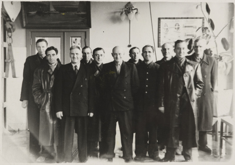 Tallinna vagunijaoskond: grupipilt uue rull-laagritsehhi ehitajaist, 1959.