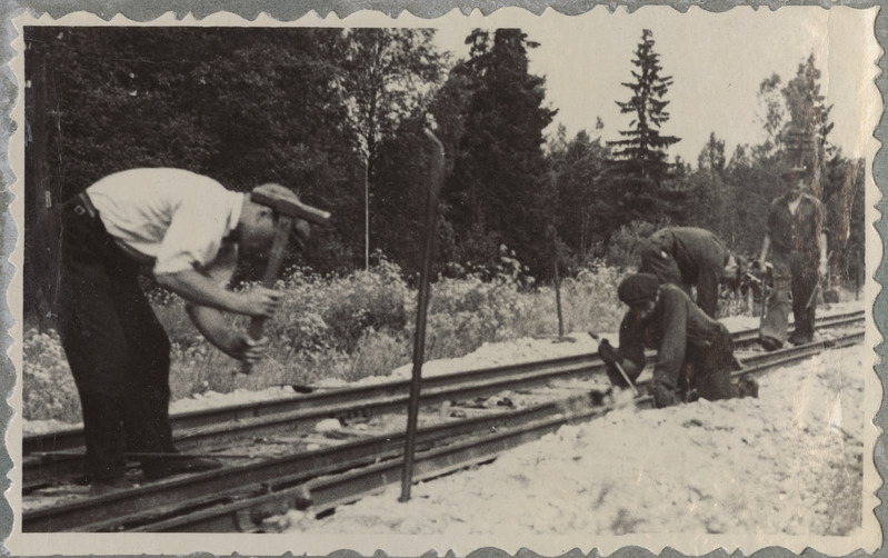 Tallinn-Väike teejaoskond: töörühm rööpaid vahetamas, 1950. aastad.