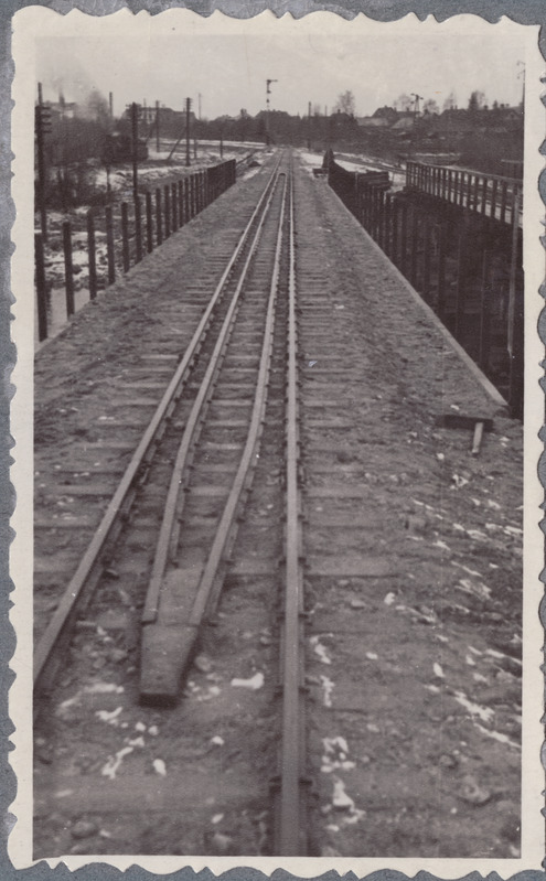 Tallinn-Väike teejaoskond: vaade kontrarööbastega sillarööpmele Türi uuel raudteesillal, 1950. aastad.