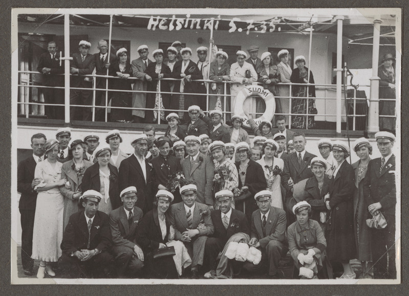 Raudami segakoor ringreisil Soomes: grupipilt Helsingis enne ärasõitu aurulaevaga "Suomi", 5. juuli 1935
