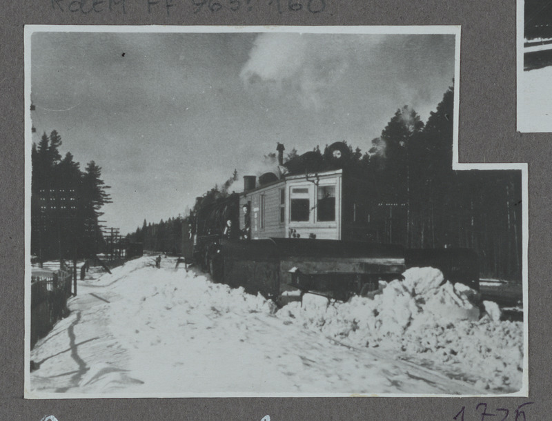 Eesti raudtee: ЦУМЗ süsteemi lumesahk peateed lumest puhastamas, 1950. aastad