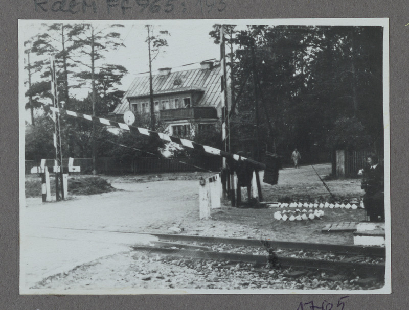 Eesti raudtee: mehhaniline tõkkepuu ülesõidukohal, 1950. aastad