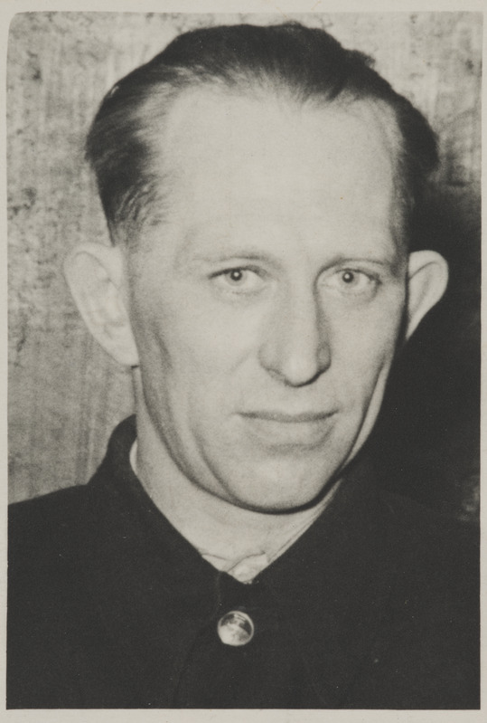 Valga veduridepoo auraamat: vedurijuht Nikolai Ots, portreefoto, 1960. aastad