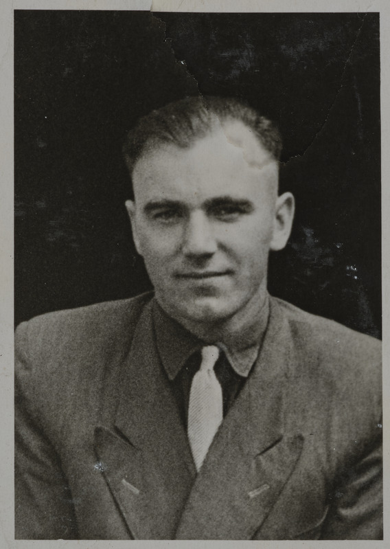 Tallinna elektridepoo auraamat: mootorijuht Nikolai Dvorko, portreefoto, 1950. aastad