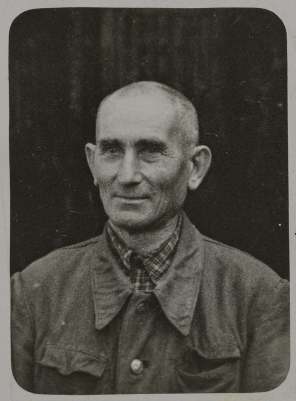 Tallinna elektridepoo auraamat: tisler Johannes Uulmaa, portreefoto, 1950. aastad