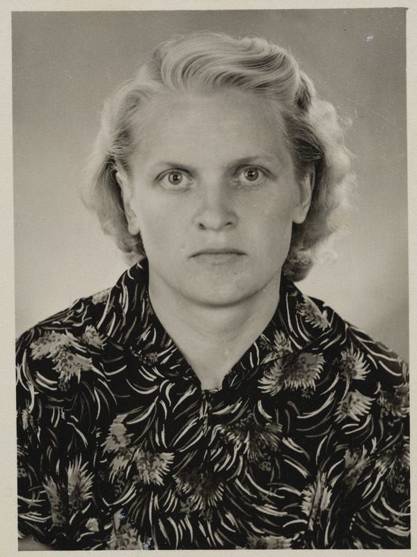 Tapa jaama auraamat: tehnilise kontori ametnik Lehte Petjärv, portreefoto, 1950.-1960. aastad