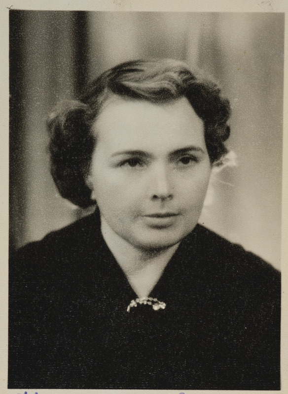 Tapa jaama auraamat: piletilaekur Leida Hermandi, portreefoto, 1960. aastate algus