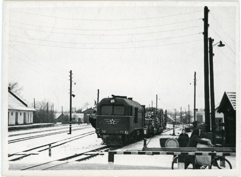 Mootorvedur TU2-096 üksiku kaubavaguniga Türi jaamas Viljandi tn ülesõidukoha lähedal manööverdamas, detsember 1968, foto: Ilmar Adamson