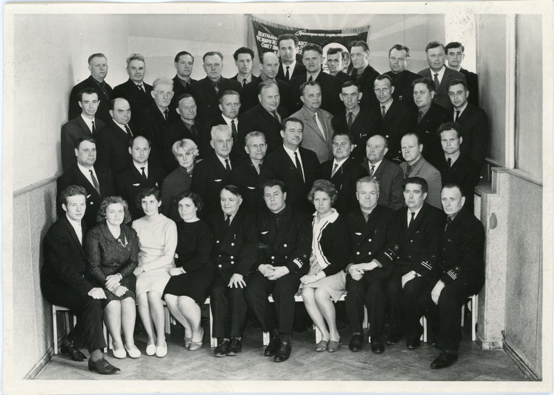 Grupp Eesti raudteekonna jaamaülemaid ja liiklusala töötajaid Tallinnas, ca 1967-1968