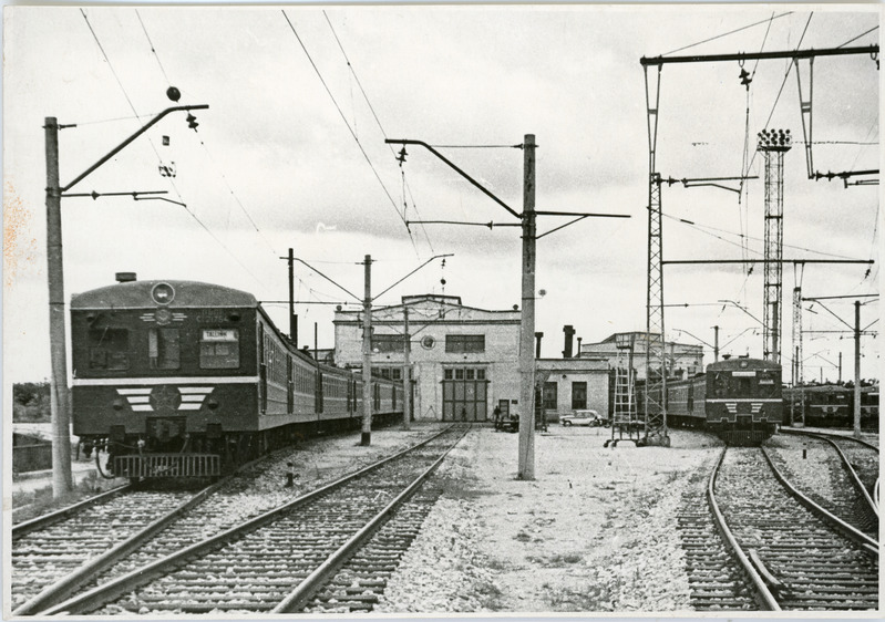 Vaade Pääsküla depoole, elektrirongid Sr3 depooteedel, 1960. aastad, foto: Mihkel Ollino