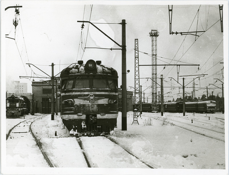 Talvine vaade Pääsküla depoole, esiplaanil elektrirong ER1-15, jaanuar 1979, foto: Ilmar Adamson