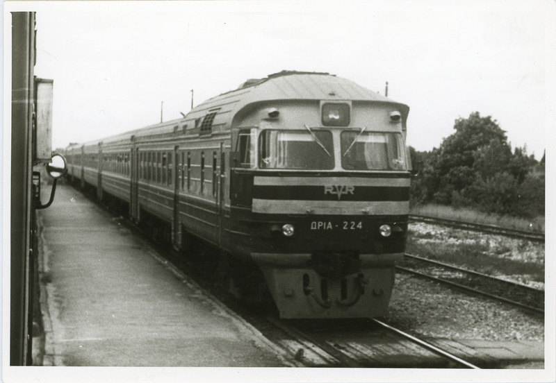 Diiselrong DR1A-224 läbisõidul Kohila jaamast, juuni 1984, foto: Ilmar Adamson