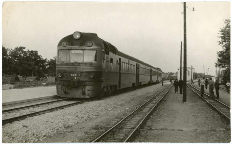 Tallinn-Rapla diiselrong D1-221 Kohila jaamas, juuni 1969