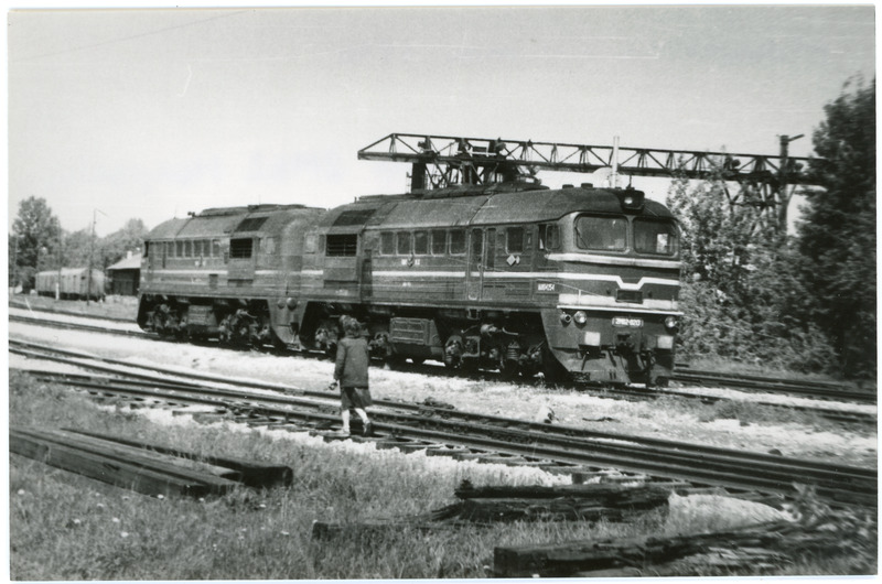 Kaksikvedur 2M62-0213 Haapsalu jaamas, mai 1986, foto: Ilmar Adamson