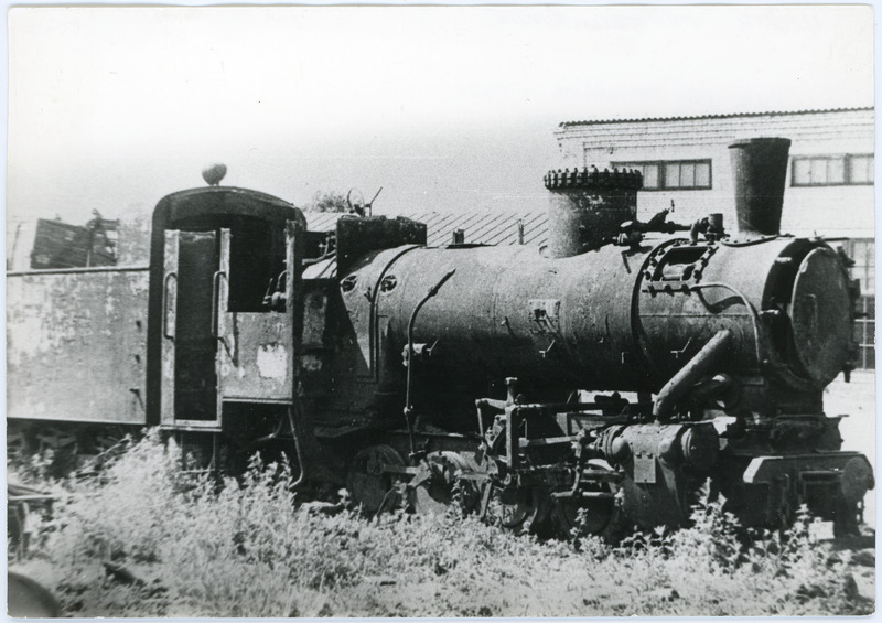 Kitsarööpmeline auruvedur Kv4-152 vanarauaks lõikamisel Mõisakülas, 1968