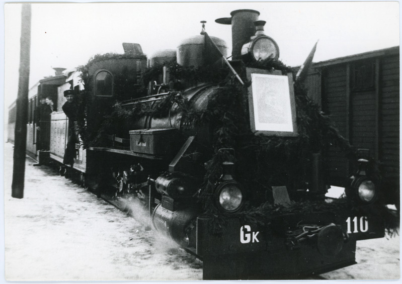 Kitsarööpmeline reisirong ehitud auruveduriga Gk 110 Mõisakülas, 1940-1941