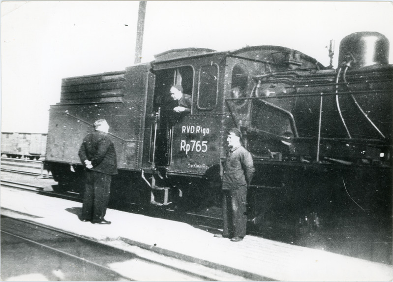 Kitsarööpmeline auruvedur Rp 765 Tallinnas, 1943