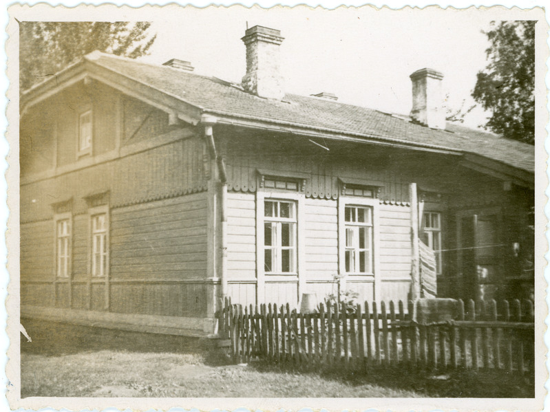 Vaade ambulatooriumi hoonele Haapsalu jaamas, 1950. aastad