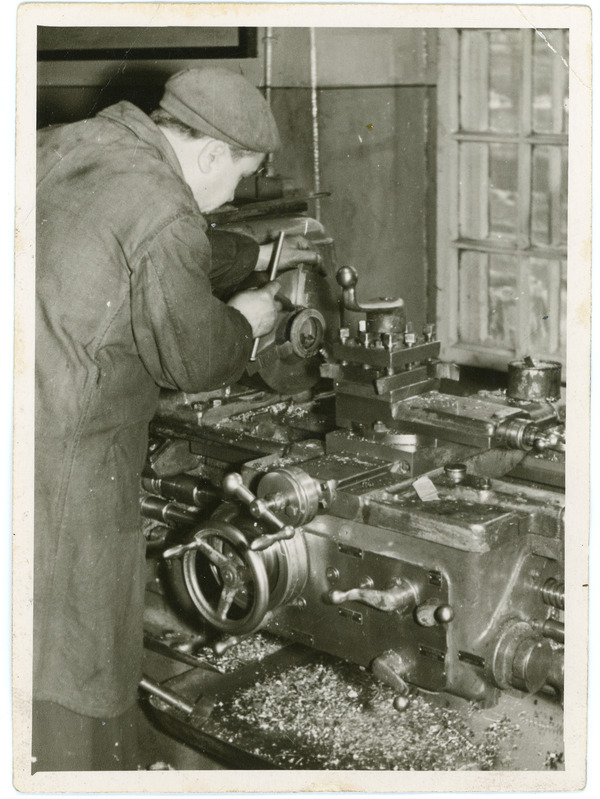 Tallinna veduridepoo treial Nikolai Guljajev töötamas, 1960.-1970. aastad