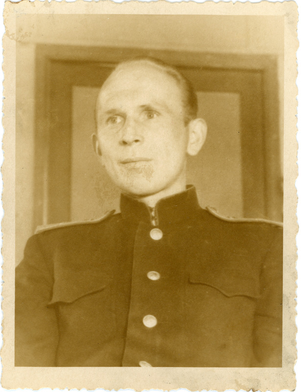 Tallinna raudteekonna liiklusosakonna rongidispetšer Adolf Metsis, 1940. aastad, portreefoto