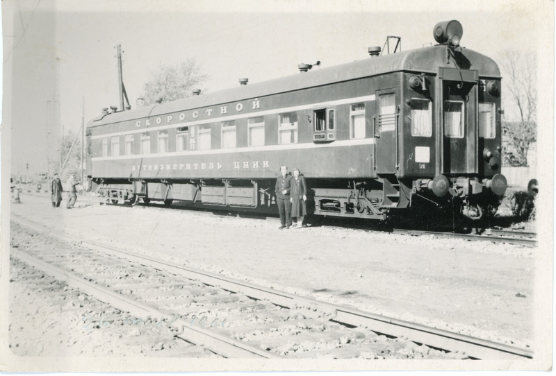 Tallinna Elektridepoo töötajad teemõõduvaguniga tutvumas, mai 1961