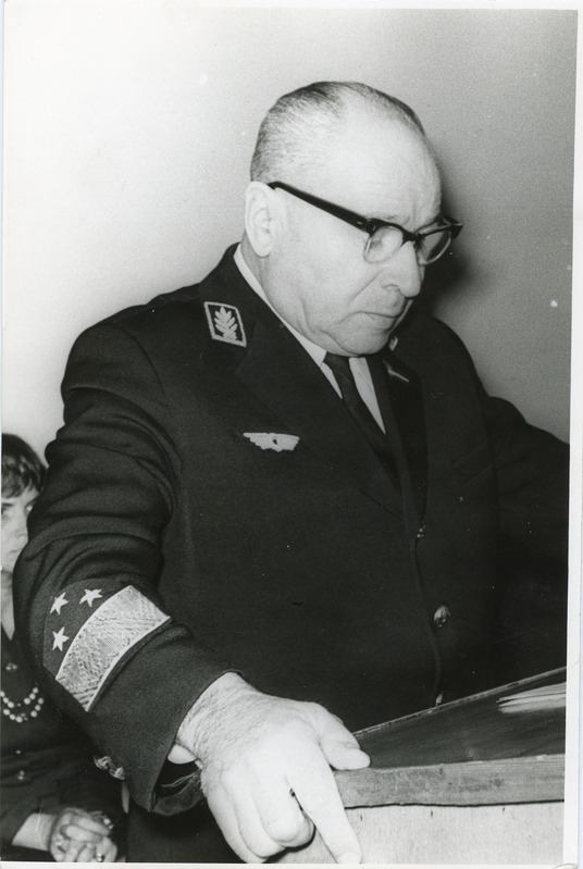 Eesti raudteekonna töötajate koosolek: ettekandega esineb kõnepuldis Aleksei Kotov, 1970. aastad