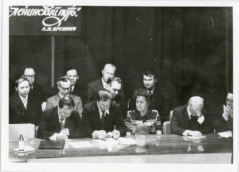 Eesti raudteekonna töötajate koosolek: vaade presiidiumile, 24.01.1980, foto: Mihkel Ollino