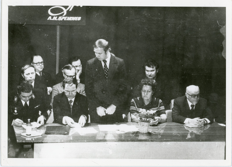 Eesti raudteekonna töötajate koosolek: presiidium töötamas, vasakult 1. S. Gladõšev ja 2. A. Kamenik, 24.01.1980, foto: Mihkel Ollino