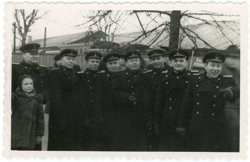 Rühm Eesti Raudtee töötajaid oktoobripühade ajal Tallinnas, 1951