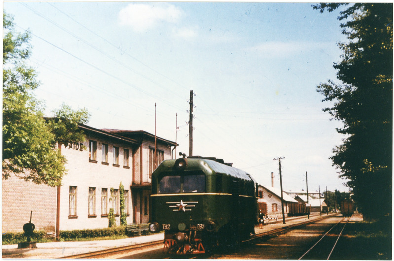 Kitsarööpmeline mootorvedur TU2-095 Paide jaamas, juunis 1971, foto: Ilmar Adamson
