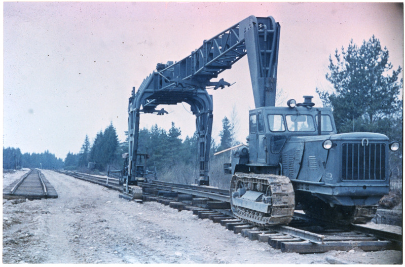 Laiarööpmelise raudtee ehitus Türil mais 1972, foto: Ilmar Adamson