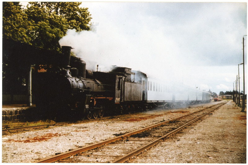 Auruvedur Ov 6640 vagunitega mängufilmi "Lurich" võtetel Haapsalu jaamas, august 1983, foto: Ilmar Adamson