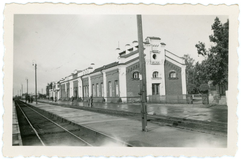 Valga raudteejaam, vaade perroonidelt jaamahoonele, 1930. aastad