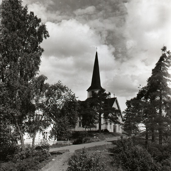 Keskuskirkko Kirkkopolulta 1950-luvulla. Kuva: Riihimäen kaupunginmuseo