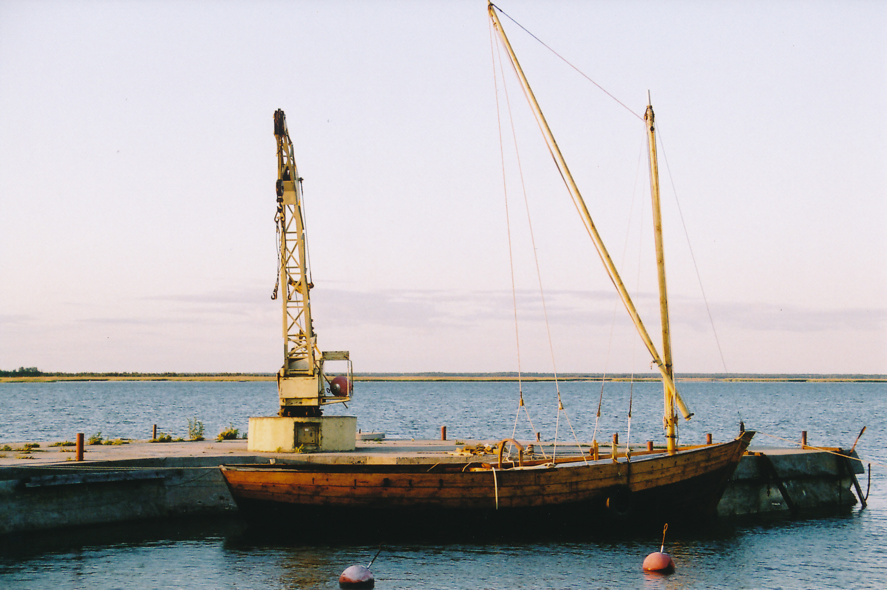 Vöörimast on peale tõstetud, tjalde katus veel tegemata. juuni algus 2003. Jaala veeskamine 16. mai 2003.a. ja taglastus