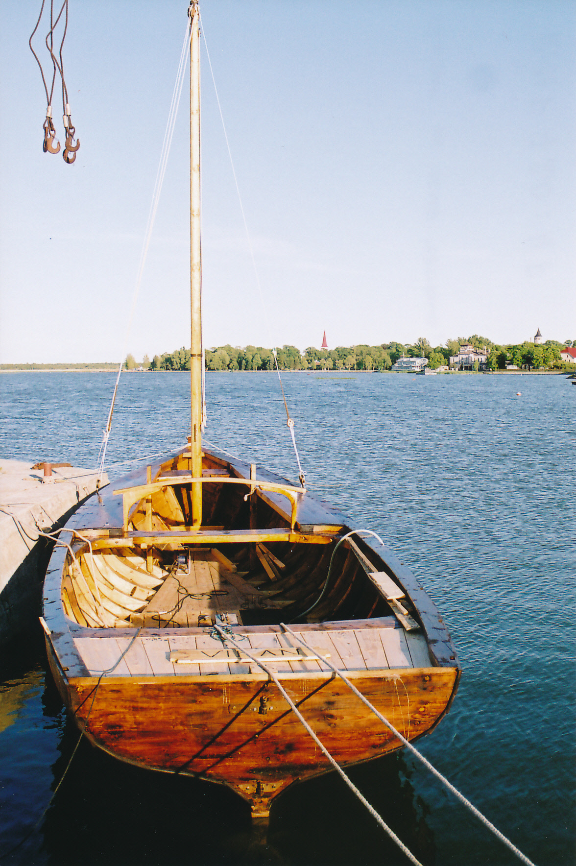 Vöörimast on peale tõstetud, tjalde katus veel tegemata. juuni algus 2003. Jaala veeskamine 16. mai 2003.a. ja taglastus