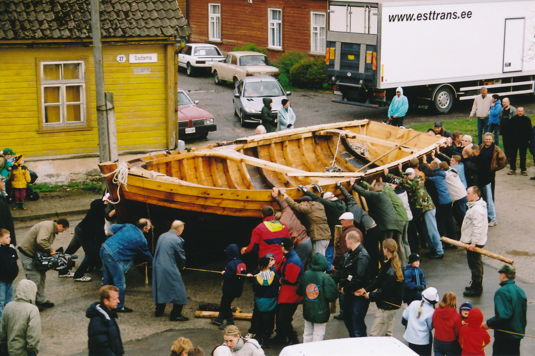 Jaalaveeskamis talgud. 16 mai 2003.      Jaala veeskamine 16. mai 2003.a. ja taglastus