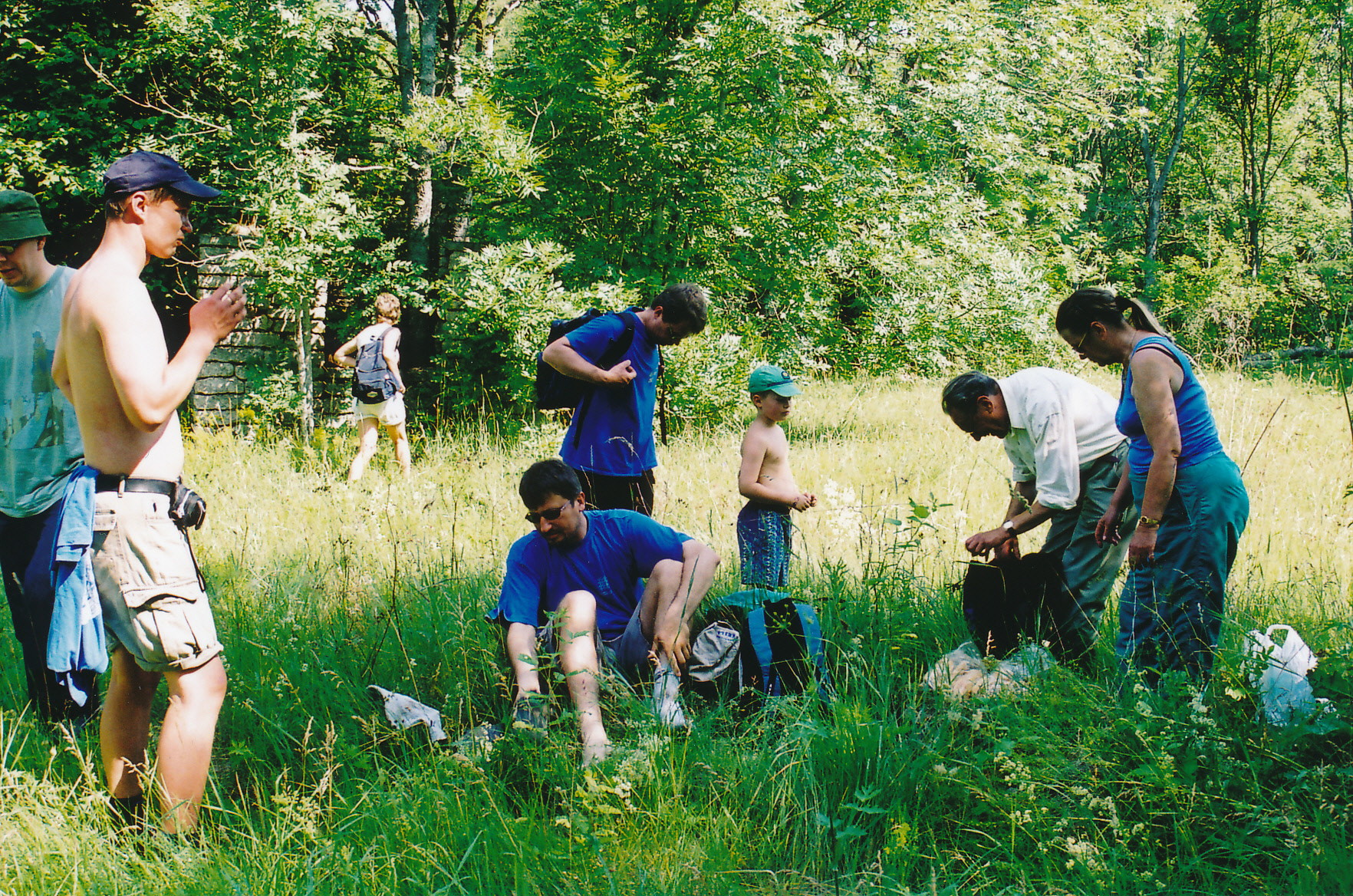 Suur-Pakri saar,  Pärast külasildi avamist  11. juuli. 2002.