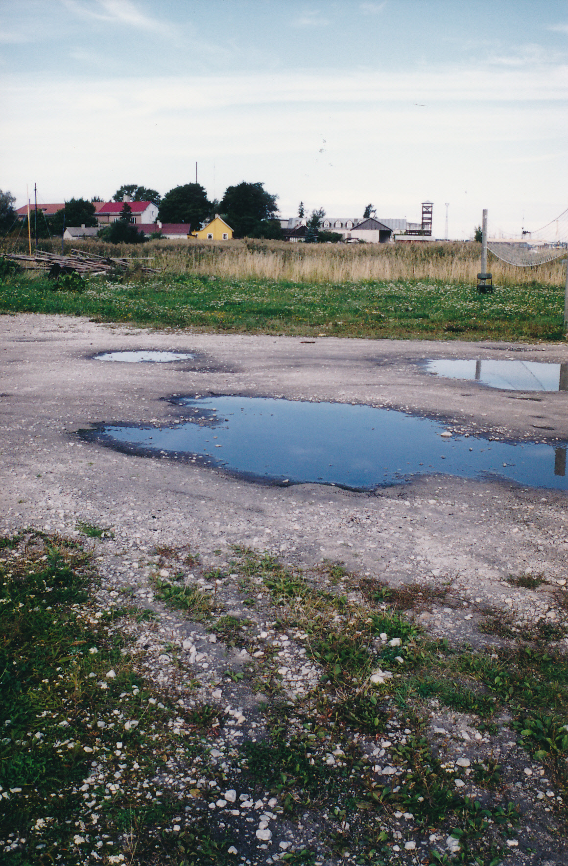 Rannarootsi Muuseumis, Vanasadamast vaade jahtklubile. suvi 2001.