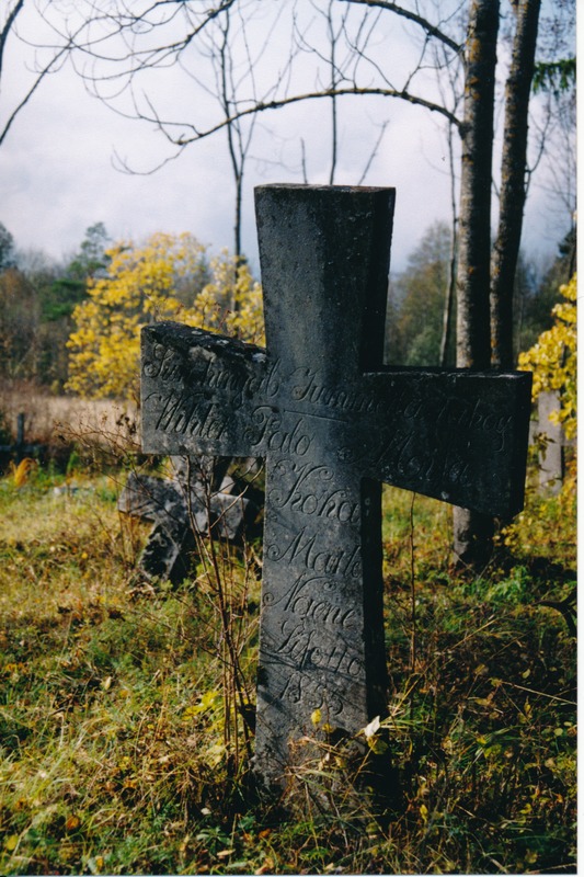 Ristid Vilivalla kalmistul