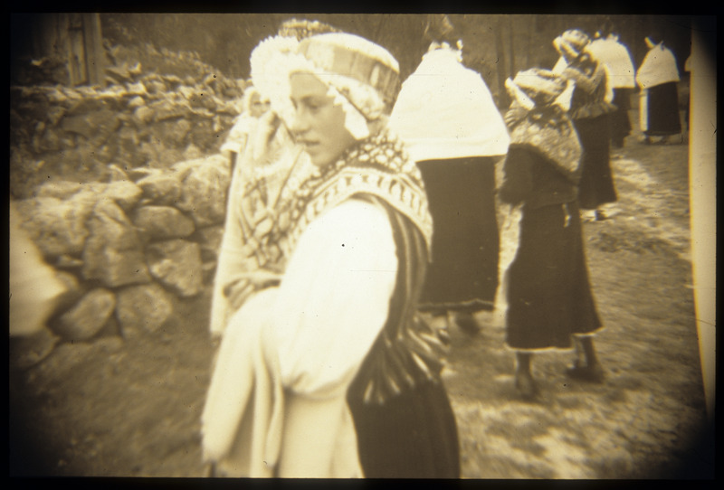 Slaidid Ruhnust ja ruhnlastest nr. 1, Ruhnu naised