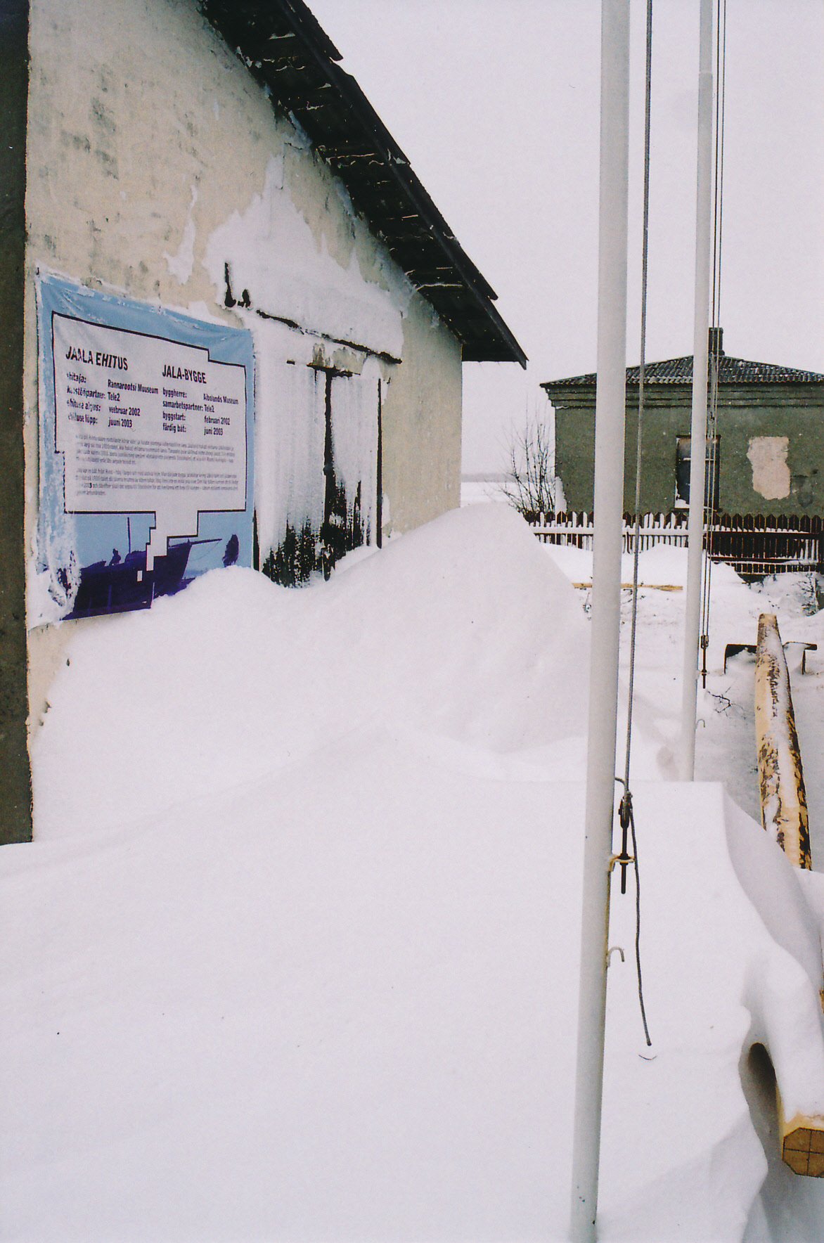 Hanged paadikuuri ees ja masti peal. 2003.