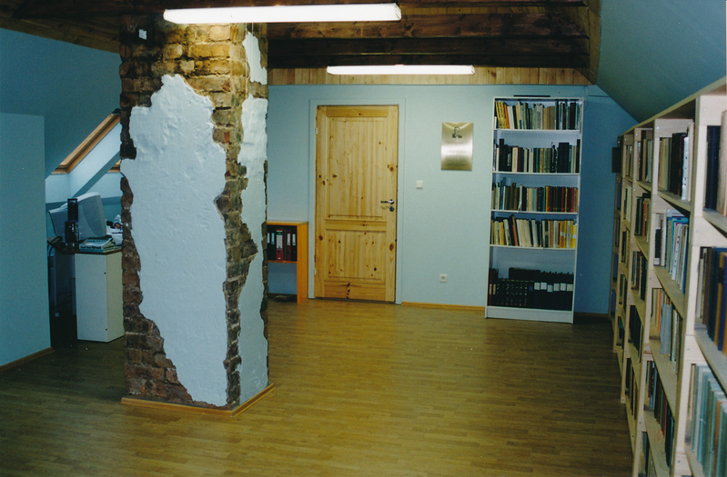 Raamatukogu ja naised, 2001