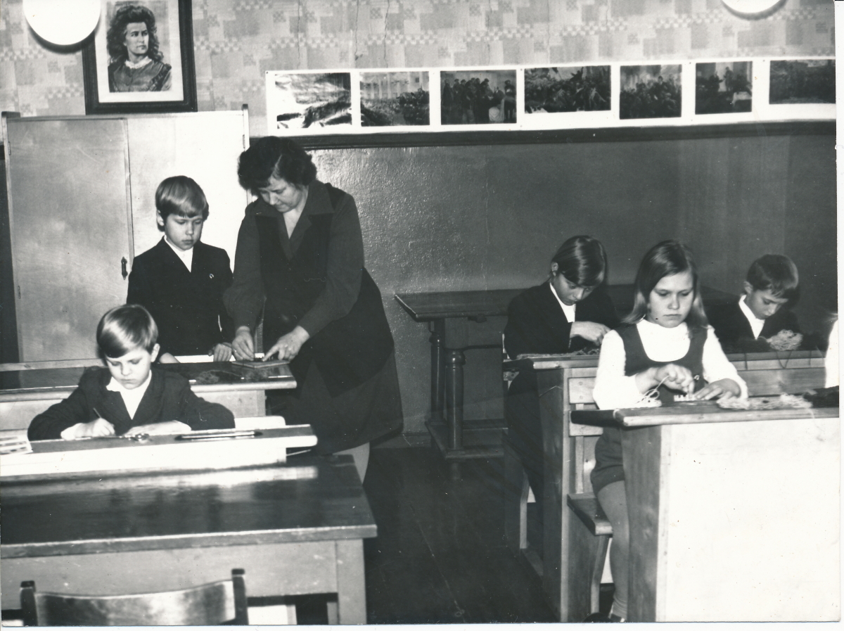 Ruhnu koolis õpetaja Linda Aus