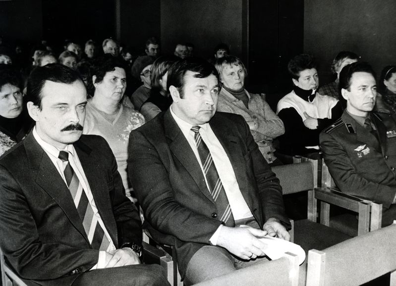 Valimiseelsel koosolekul Orissaares 1989.a.