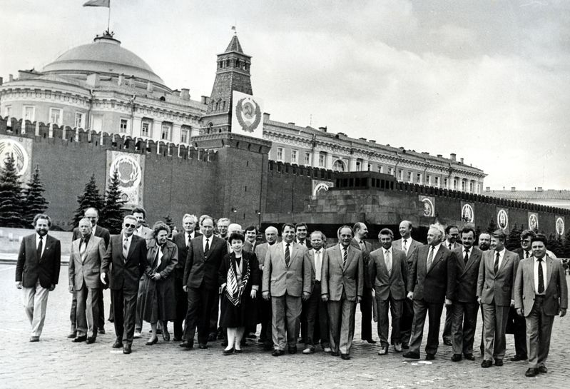Eestist valitud NSV Liidu Rahvasaadikute kongressi delegaadid Moskvas Punasel väljakul 24.05.1989.