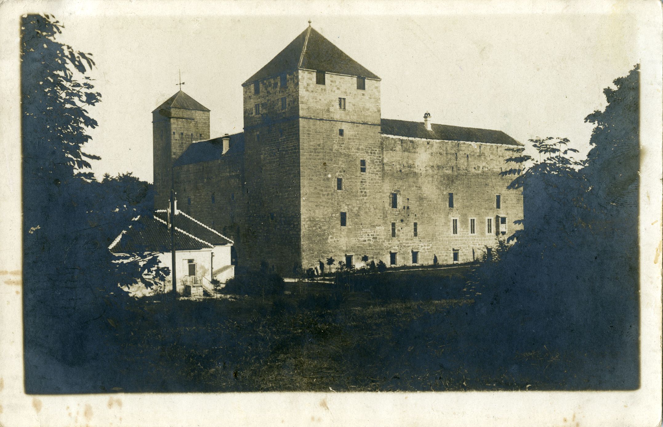 Kuressare linnus, vaade põhjast