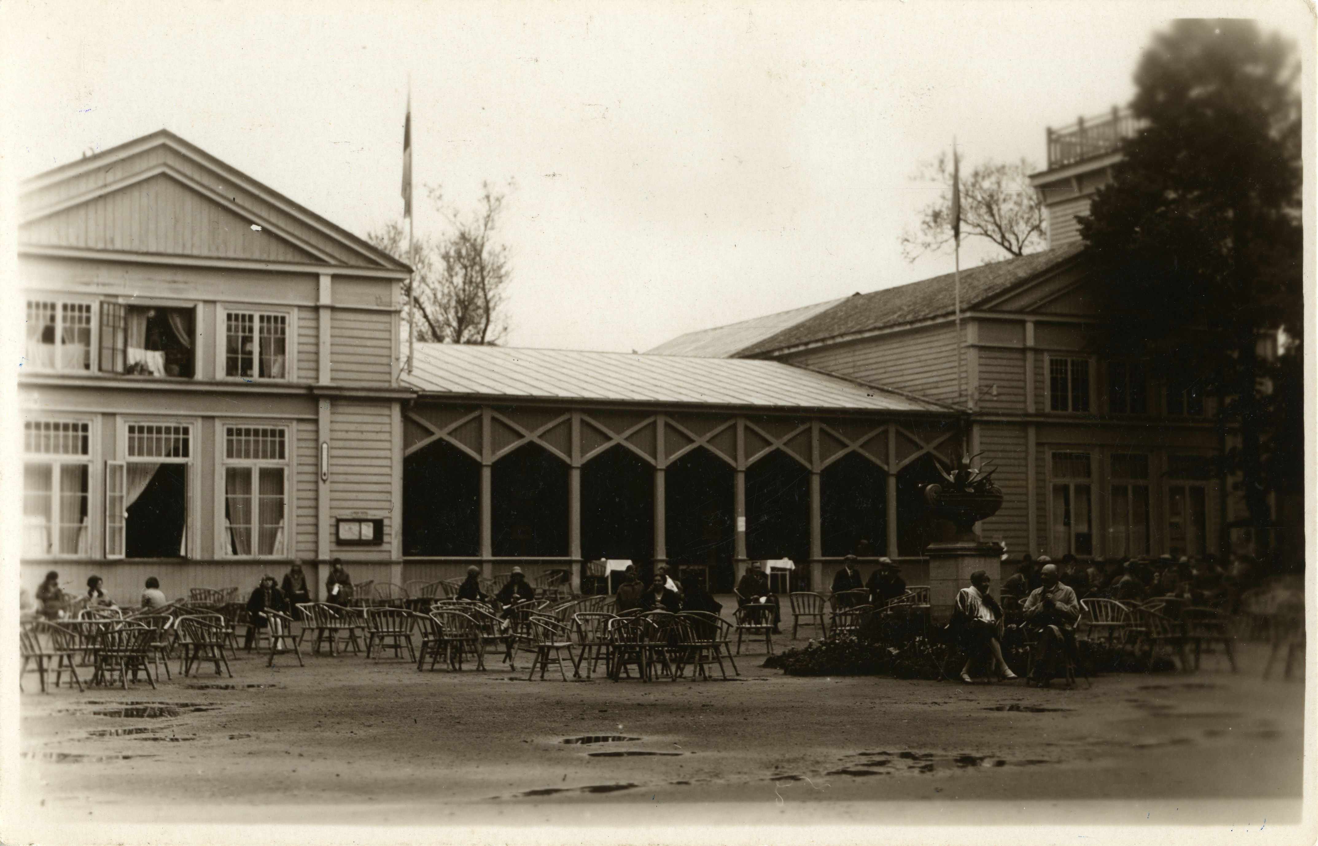 Kuressaare Lossipark, kuursaal